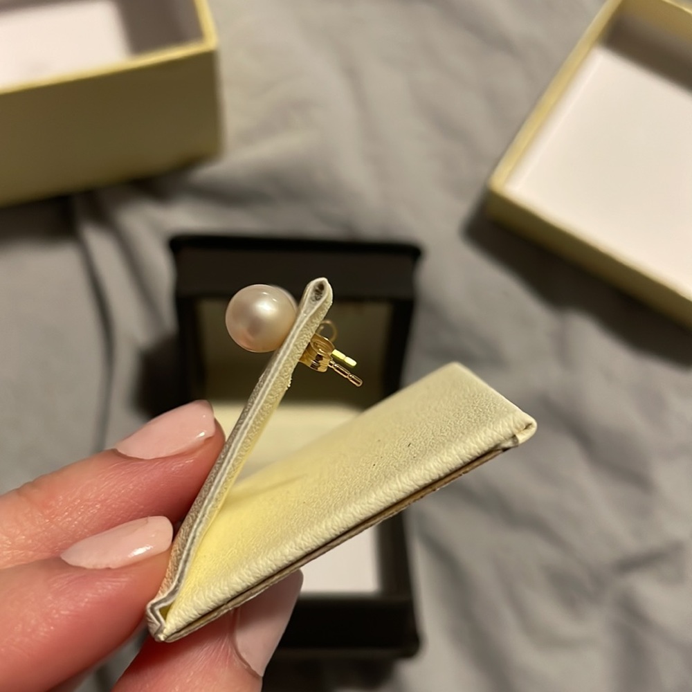 Pearl Earrings - Picture 3 of 4